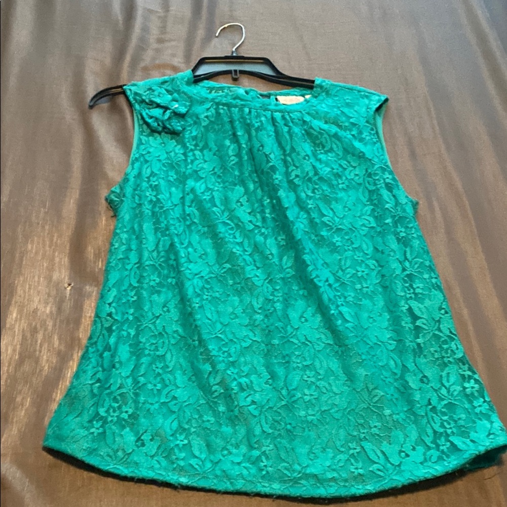 Elegant Teal Lace Sleeveless Top